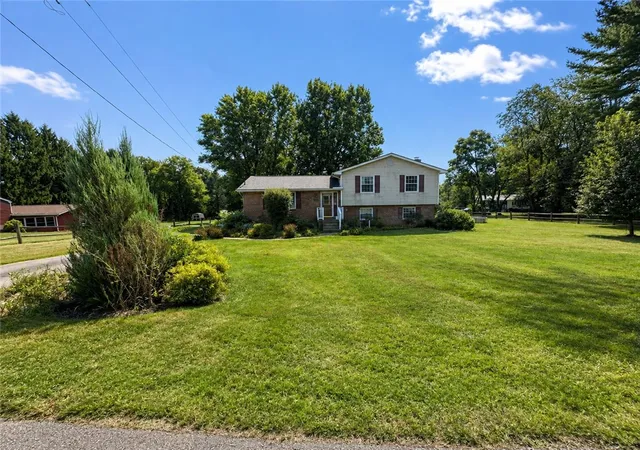 Photo 2 of Single family home for sale at 130 Maplehurst Dr, Aliquippa, PA 15001 | MLS# 1772778 | Listing updated on 2026-09-08