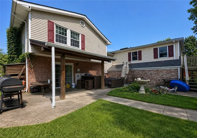 Photo 4 of Single family home for sale at 130 Maplehurst Dr, Aliquippa, PA 15001 | MLS# 1772778 | Listing updated on 2026-09-08