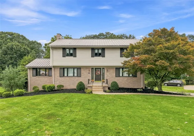 Photo 2 of Sale Pending at 131 Derwent Dr, Ross Twp, PA 15237 | MLS# 1773155 | Listing updated on 2026-10-02