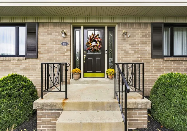 Photo 3 of Sale Pending at 131 Derwent Dr, Ross Twp, PA 15237 | MLS# 1773155 | Listing updated on 2026-10-02