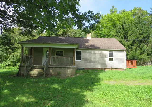 Photo 2 of Single family home for sale at 850 Barclay Hl Rd, Brighton Twp, PA 15009 | MLS# 1773154 | Listing updated on 2026-09-08
