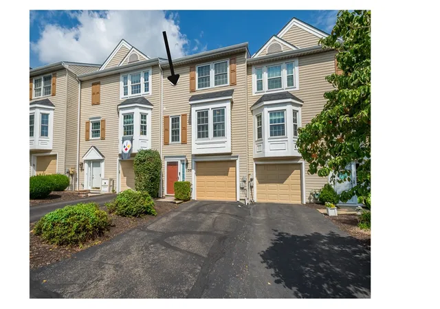 Photo 2 of Townhouse for sale at 130 Westbrooke Ln, Findlay Twp, PA 15108 | MLS# 1772957 | Listing updated on 2026-10-04