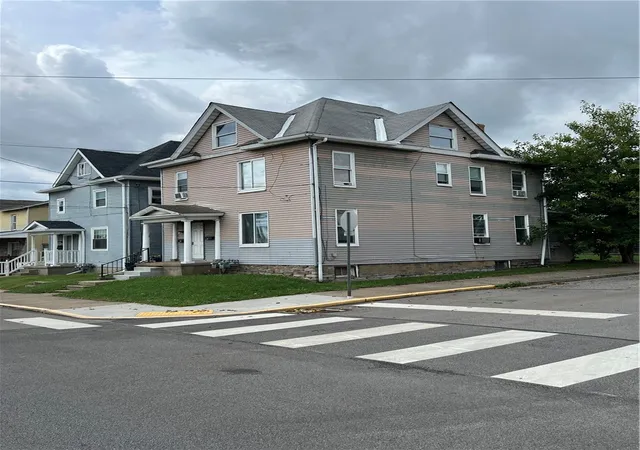 Photo 3 of Multi family home for sale at 450 Jefferson St, Rochester, PA 15074 | MLS# 1773163 | Listing updated on 2026-09-04