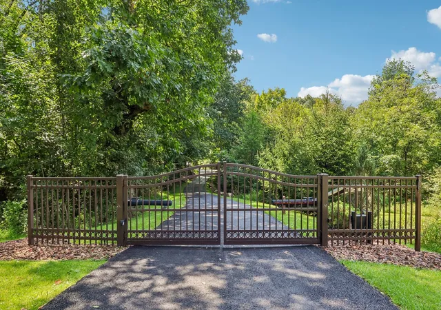 Photo 2 of Single family home for sale at 132 Twin Oaks Ln, Level Green, PA 15085 | MLS# 1773171 | Listing updated on 2026-10-05