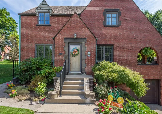 Photo 3 of Single family home for sale at 511 Longridge Dr, Mt Lebanon, PA 15243 | MLS# 1772901 | Listing updated on 2026-09-21