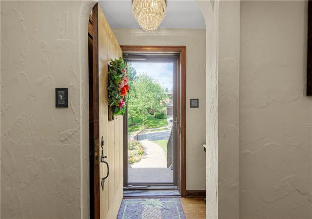 Photo 4 of Single family home for sale at 511 Longridge Dr, Mt Lebanon, PA 15243 | MLS# 1772901 | Listing updated on 2026-09-21