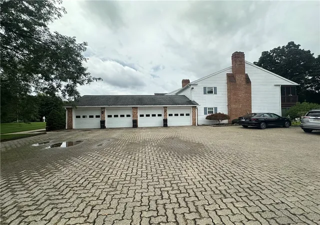 Photo 3 of Condo for sale at 286 Windsor Ridge #26, Neshannock Twp, PA 16105 | MLS# 1773175 | Listing updated on 2026-09-04