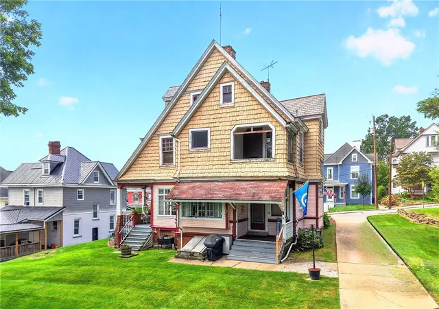 Photo 3 of Sale Pending at 224 Belmont Ave, Canonsburg, PA 15317 | MLS# 1773103 | Listing updated on 2026-10-05