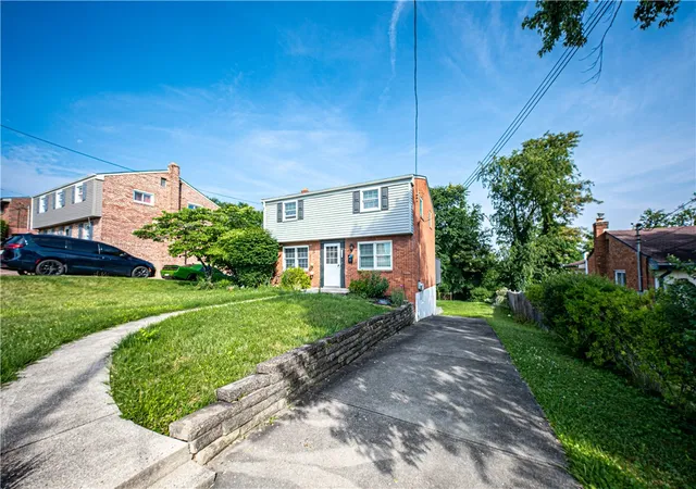 Photo 2 of Single family home for sale at 810 Sweetleaf Dr, Monroeville, PA 15146 | MLS# 1773142 | Listing updated on 2026-09-04