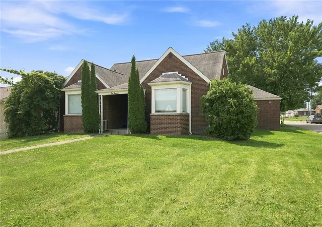 Photo 3 of Single family home for sale at 114 Jefferson Dr, Lower Burrell, PA 15068 | MLS# 1773159 | Listing updated on 2026-09-05