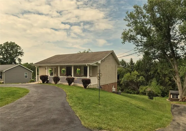 Photo 3 of Sale Pending at 109 Charlotte Dr, Ligonier Twp, PA 15658 | MLS# 1772344 | Listing updated on 2026-10-05
