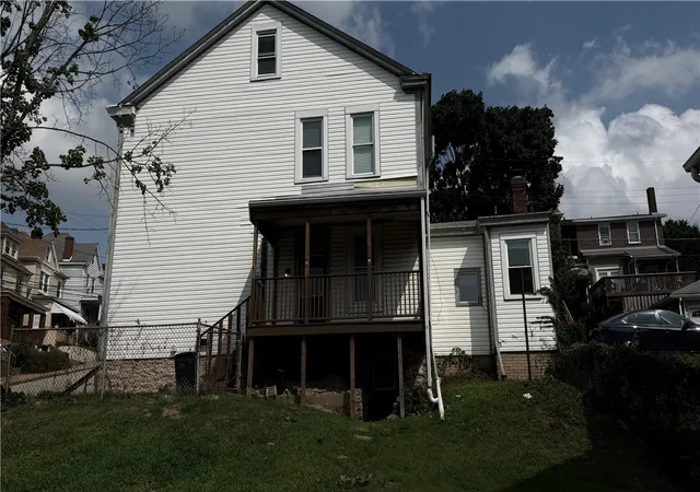 Photo 3 of Single family home for sale at 2 Lelia St, Mt Washington, PA 15211 | MLS# 1773190 | Listing updated on 2026-09-10