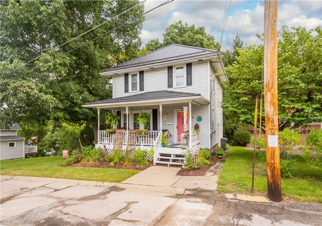 Photo 3 of Single family home for sale at 106 Arnold Ave, Houston, PA 15342 | MLS# 1773161 | Listing updated on 2026-10-06