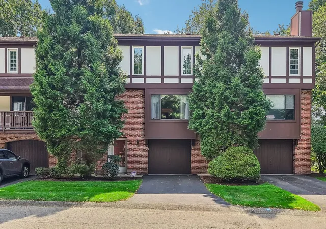 Condo for sale at 330 Woodbridge Dr, Ross Twp, PA 15237 | MLS# 1773194