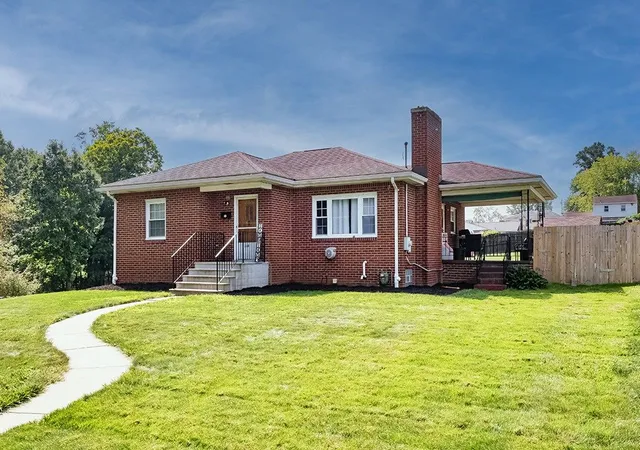 Photo 1 of Single family home for sale at 200 Davies St, Lower Burrell, PA 15068 | MLS# 1773195 | Listing updated on 2026-10-03