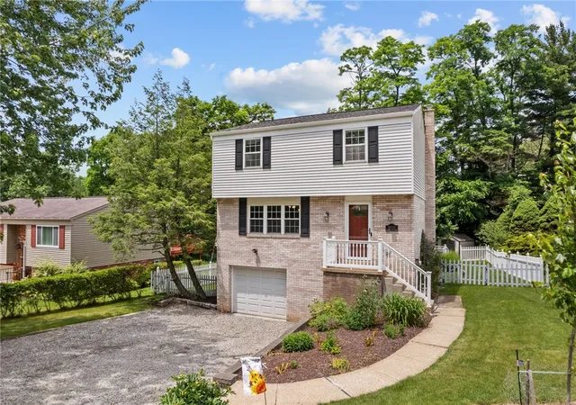 Photo 2 of Single family home for sale at 1033 Maripat Dr, South Park, PA 15129 | MLS# 1773206 | Listing updated on 2026-09-06
