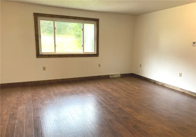 Photo 4 of Sale Pending at 1311 State Route 981, Derry Twp, PA 15650 | MLS# 1773216 | Listing updated on 2026-09-10