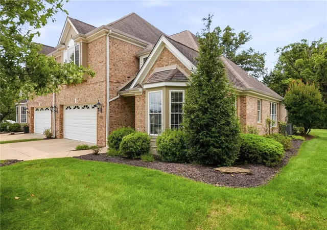 Townhouse for sale at 2112 Gables Ct, Adams Twp, PA 16046 | MLS# 1773189