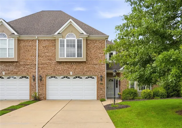 Photo 3 of Townhouse for sale at 2112 Gables Ct, Adams Twp, PA 16046 | MLS# 1773189 | Listing updated on 2026-10-19