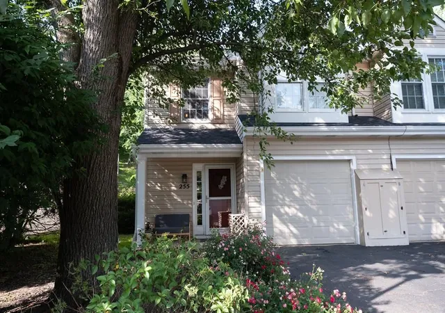 Photo 2 of Townhouse for sale at 255 Commons, Oakmont, PA 15139 | MLS# 1773227 | Listing updated on 2026-09-06