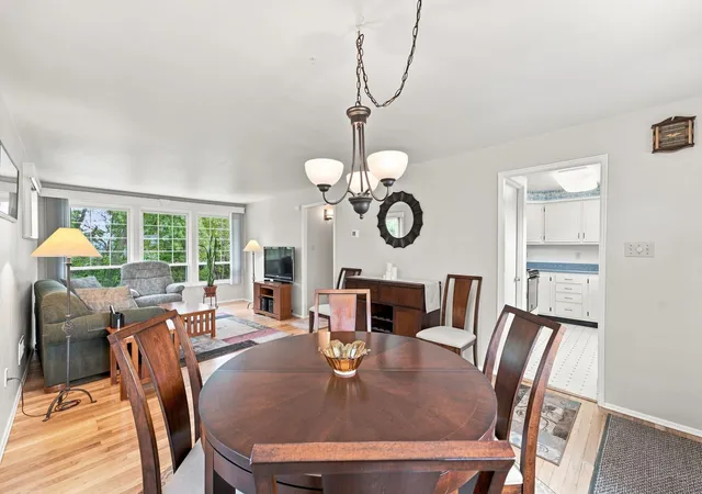 Photo 4 of Single family home for sale at 237 Woodridge Dr, Green Tree, PA 15106 | MLS# 1773232 | Listing updated on 2026-10-20
