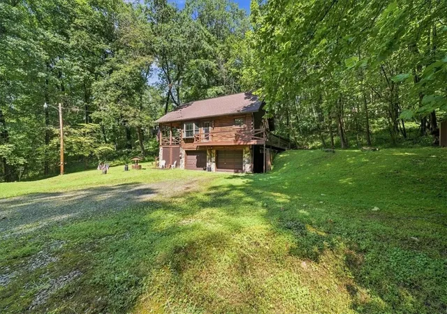 Photo 3 of Single family home for sale at 107 N Locust St, Hempfield Twp, PA 15644 | MLS# 1773221 | Listing updated on 2026-09-13