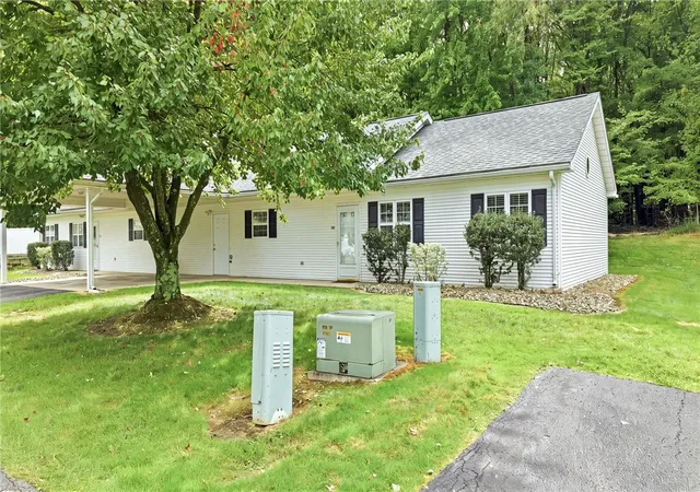 Photo 3 of Condo for sale at 685 Theresa Ave #102, Hermitage, PA 16148 | MLS# 1773230 | Listing updated on 2026-09-08