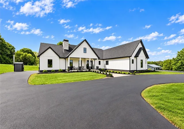 Photo 2 of Single family home for sale at 328 Dutchtown Rd, Penn Twp, PA 16002 | MLS# 1773122 | Listing updated on 2026-09-12