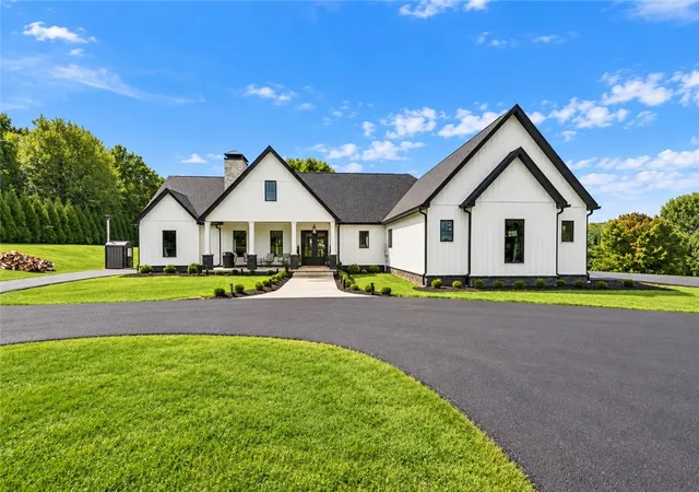 Photo 2 of Single family home for sale at 328 Dutchtown Rd, Penn Twp, PA 16002 | MLS# 1773122 | Listing updated on 2026-09-12