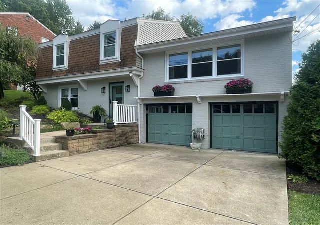 Photo 3 of Single family home for sale at 813 Scott Ave, Shaler, PA 15116 | MLS# 1773153 | Listing updated on 2026-09-14
