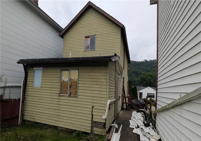 Photo 3 of Single family home for sale at 203 Newtown Ave, East Bethlehem, PA 15348 | MLS# 1773261 | Listing updated on 2026-09-06