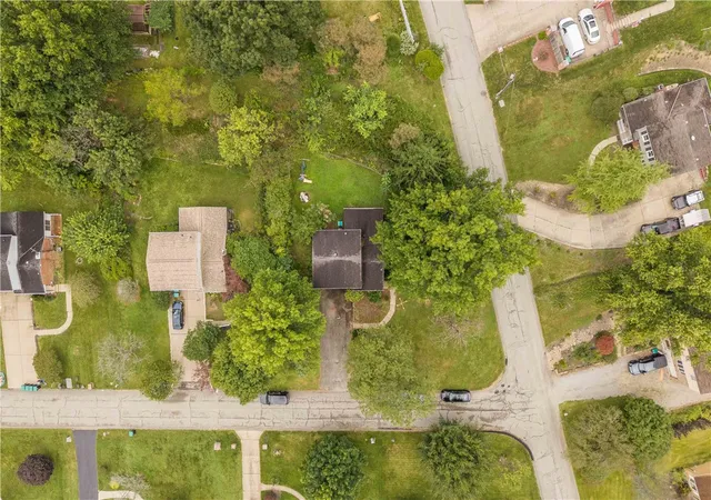 Photo 3 of Sale Pending at 3485 Ivy Hl Ln, Finleyville, PA 15332 | MLS# 1773267 | Listing updated on 2026-09-11