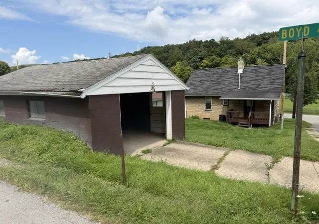 Photo 3 of Single family home for sale at 301 Patterson Ave, Beaver Falls, PA 15010 | MLS# 1773275 | Listing updated on 2026-09-06