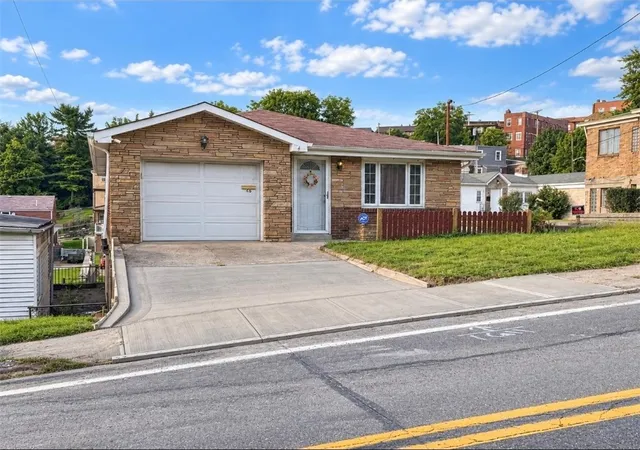 Photo 2 of Single family home for sale at 46 Maytide St, Carrick, PA 15227 | MLS# 1773115 | Listing updated on 2026-09-13