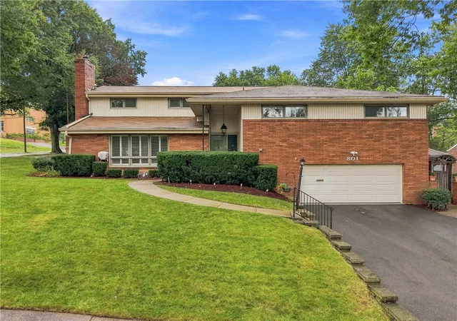 Photo 1 of Single family home for sale at 801 Linda Ln, Mt Lebanon, PA 15243 | MLS# 1773174 | Listing updated on 2026-10-04