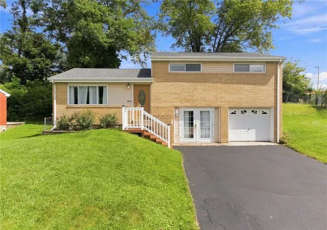 Photo 1 of Single family home for sale at 606 Winterberry Rd, Monroeville, PA 15146 | MLS# 1772923 | Listing updated on 2026-09-14