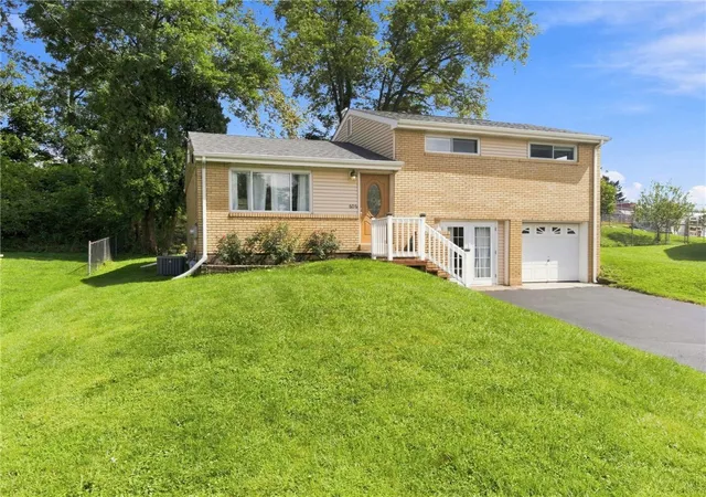 Photo 2 of Single family home for sale at 606 Winterberry Rd, Monroeville, PA 15146 | MLS# 1772923 | Listing updated on 2026-09-14