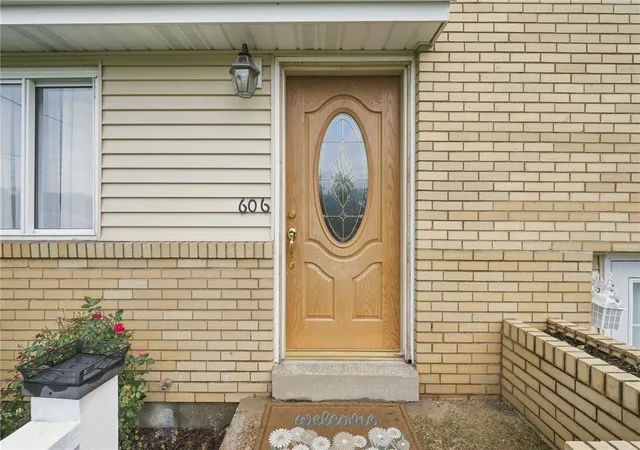 Photo 3 of Single family home for sale at 606 Winterberry Rd, Monroeville, PA 15146 | MLS# 1772923 | Listing updated on 2026-09-14