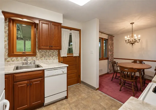 Photo 3 of Single family home for sale at 4557 Mapledale Dr, Homestead, PA 15120 | MLS# 1773284 | Listing updated on 2026-10-15