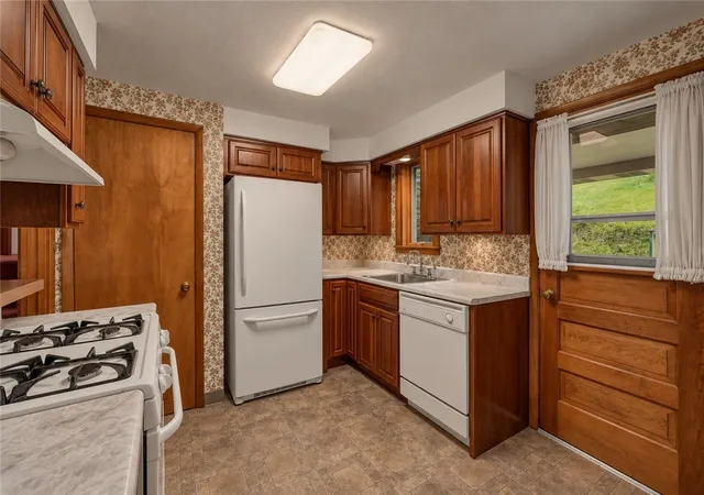 Photo 4 of Single family home for sale at 4557 Mapledale Dr, Homestead, PA 15120 | MLS# 1773284 | Listing updated on 2026-10-15