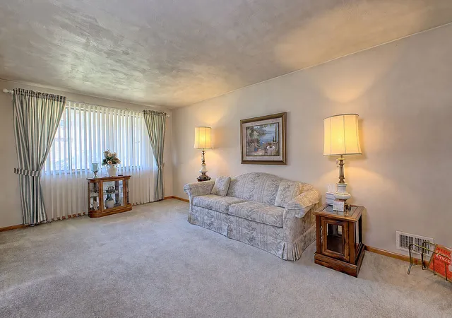 Photo 3 of Single family home for sale at 1678 Bernice Dr, North Huntingdon, PA 15642 | MLS# 1773286 | Listing updated on 2026-10-07