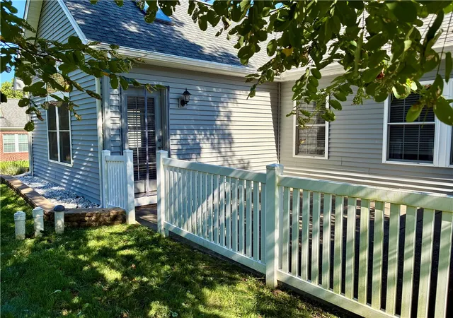 Listing Photo 2 - Condo for sale in building located at 337 Kittery Ridge Dr, New Castle, PA 16101 - Unit #A