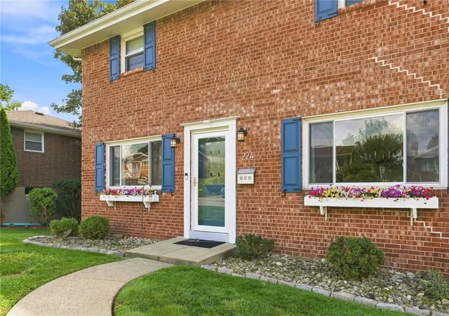 Photo 2 of Single family home for sale at 224 Elbe Dr, Shaler, PA 15209 | MLS# 1773262 | Listing updated on 2026-09-12