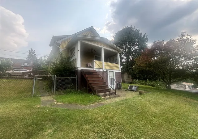 Photo 1 of Sale Pending at 334 Manhattan Ave, Shaler, PA 15223 | MLS# 1772306 | Listing updated on 2026-10-21