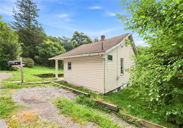 Photo 3 of Single family home for sale at 112 Oakland Ave, Johnstown, PA 15902 | MLS# 1773302 | Listing updated on 2026-09-07