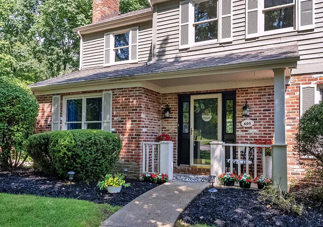 Photo 2 of Single family home for sale at 605 Wiltshire Ct, Marshall, PA 15090 | MLS# 1773305 | Listing updated on 2026-10-21