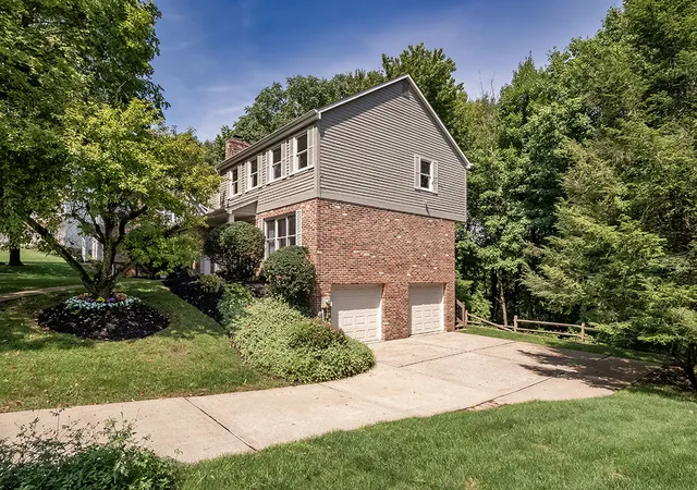 Photo 4 of Single family home for sale at 605 Wiltshire Ct, Marshall, PA 15090 | MLS# 1773305 | Listing updated on 2026-10-21