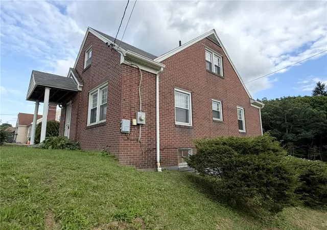 Photo 3 of Single family home for sale at 1047 W Main St, Somerset Boro, PA 15501 | MLS# 1773319 | Listing updated on 2026-09-21