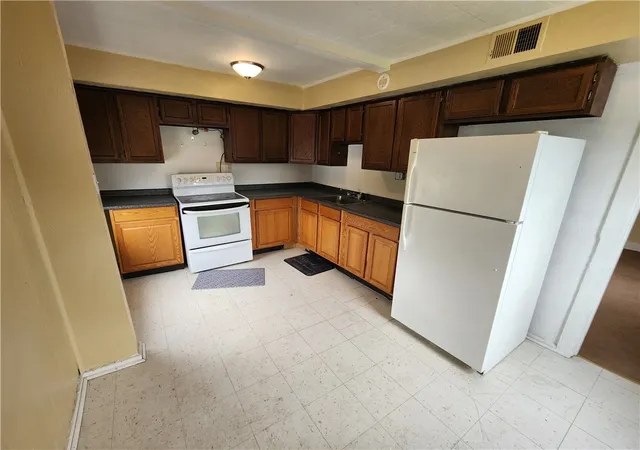 Photo 3 of Multi family home for sale at 706 Holland St, Vandergrift, PA 15690 | MLS# 1773333 | Listing updated on 2026-09-30