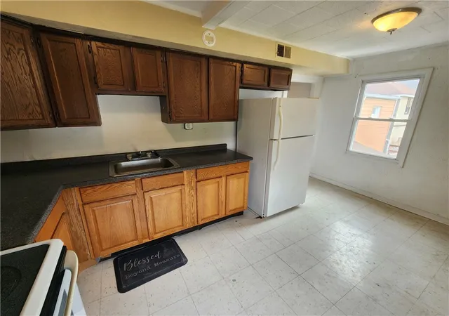 Photo 3 of House for sale at 706 Holland St, Vandergrift, PA 15690 | MLS# 1773333 | Listing updated on 2026-09-30